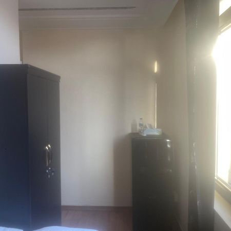 Four Stars Hostel Дубай Экстерьер фото
