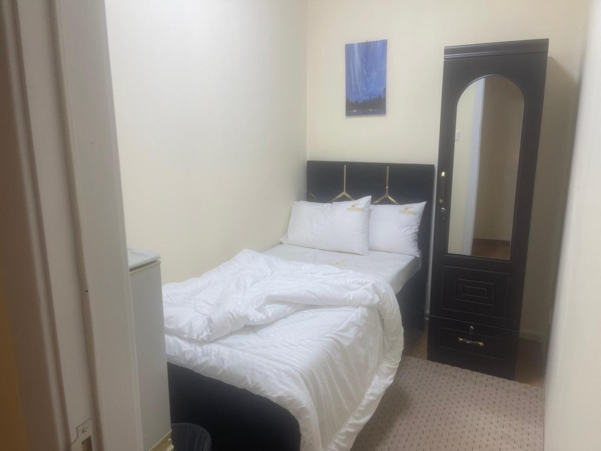 Four Stars Hostel Дубай Экстерьер фото