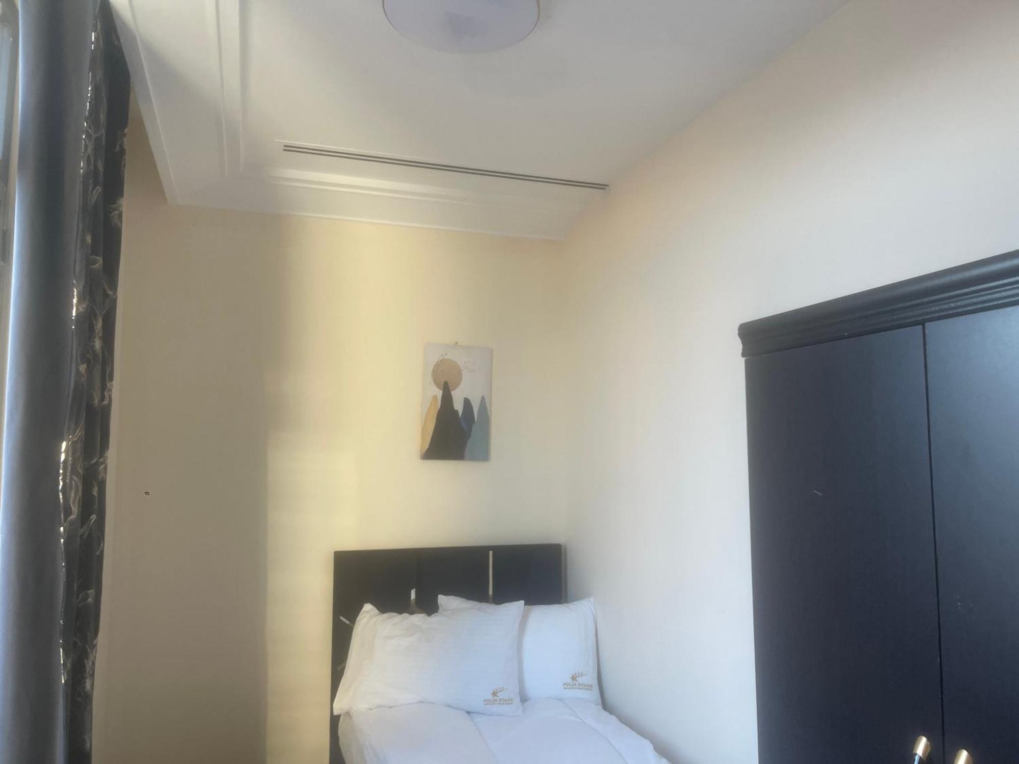 Four Stars Hostel Дубай Экстерьер фото