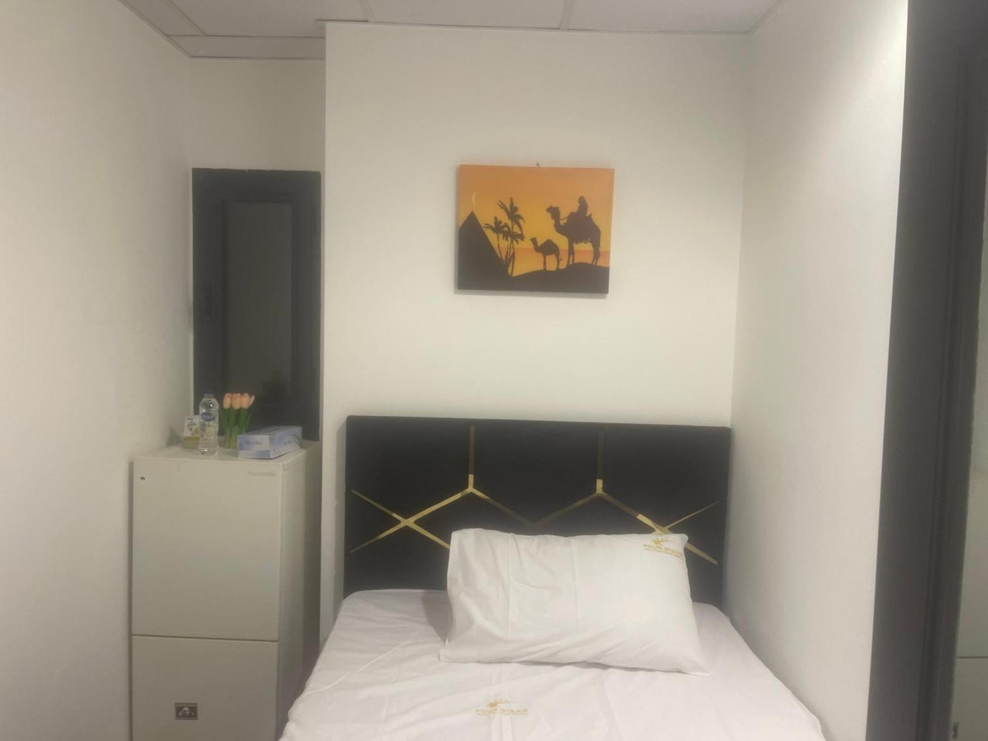Four Stars Hostel Дубай Экстерьер фото