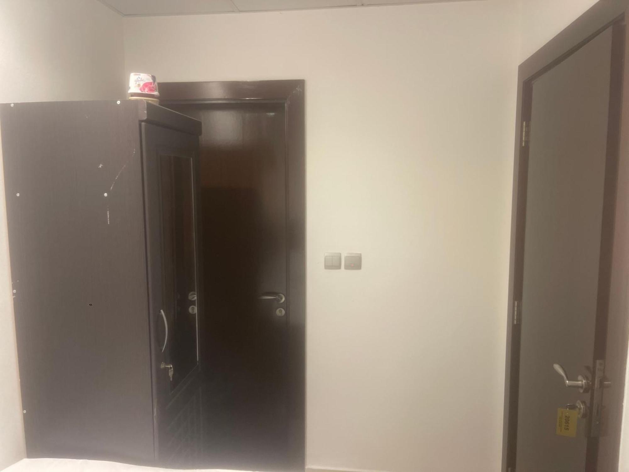 Four Stars Hostel Дубай Экстерьер фото