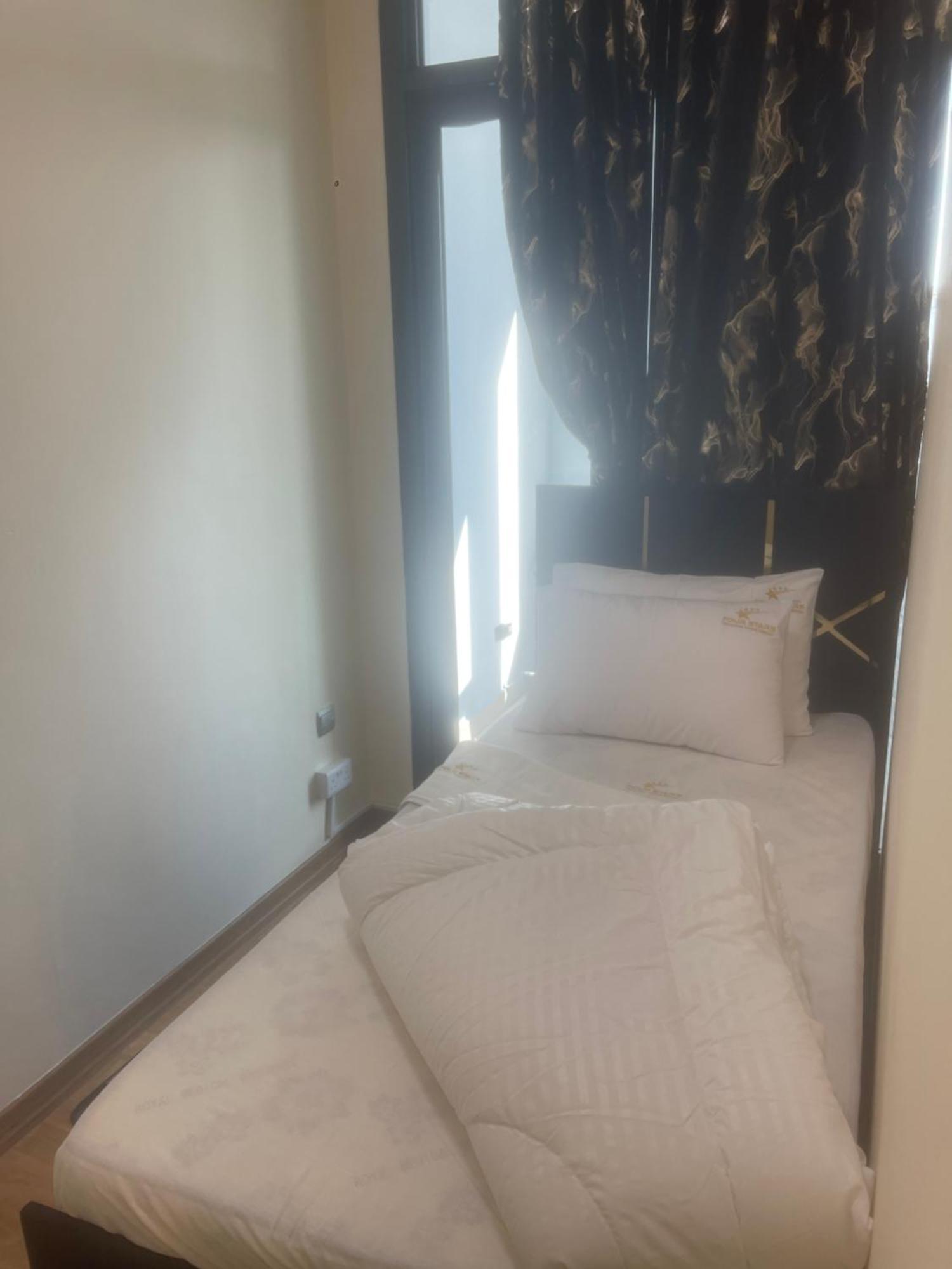 Four Stars Hostel Дубай Экстерьер фото