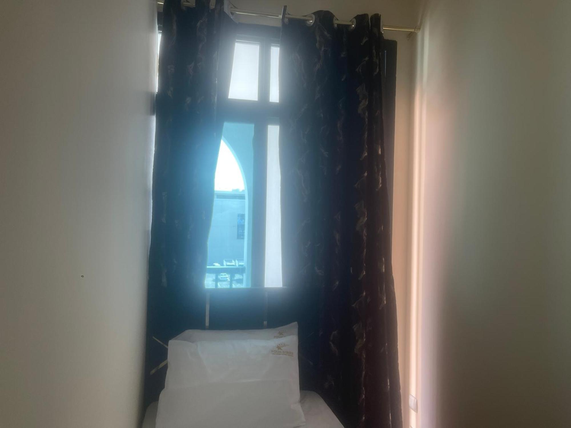 Four Stars Hostel Дубай Экстерьер фото