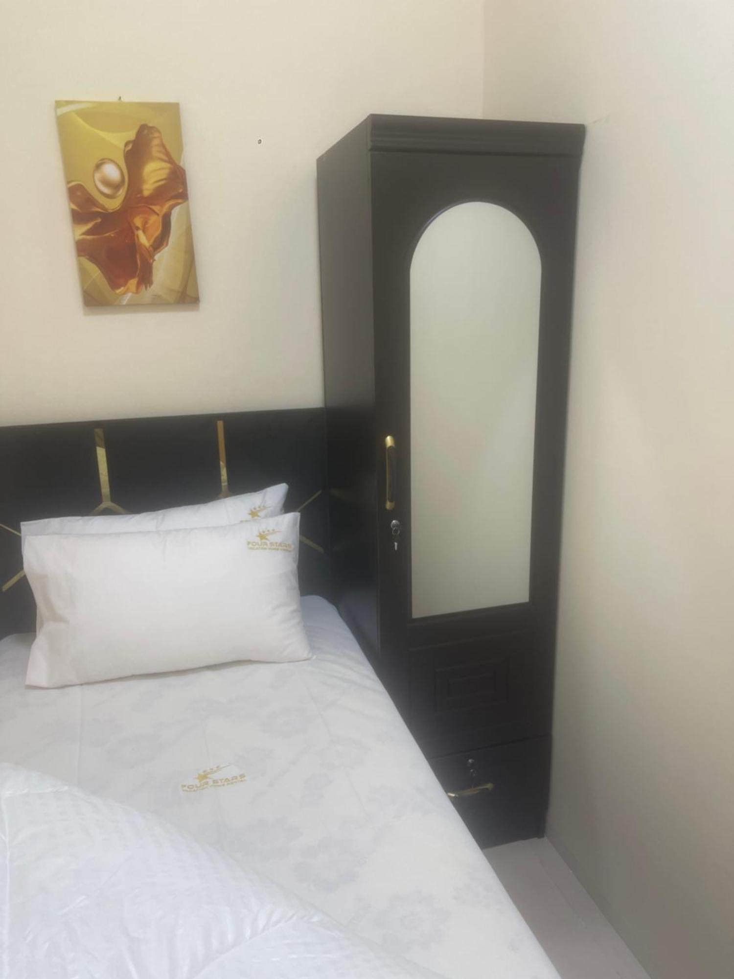 Four Stars Hostel Дубай Экстерьер фото