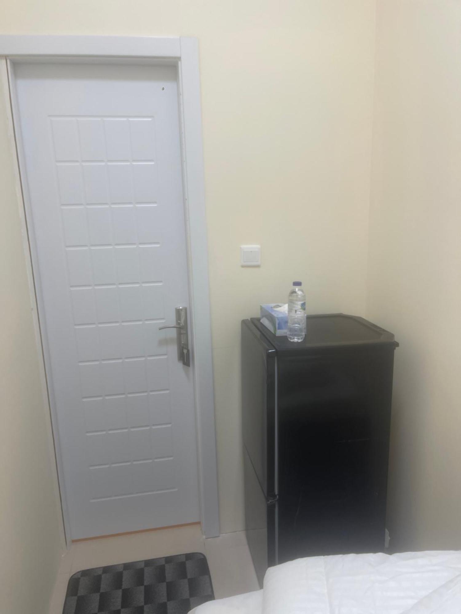 Four Stars Hostel Дубай Экстерьер фото