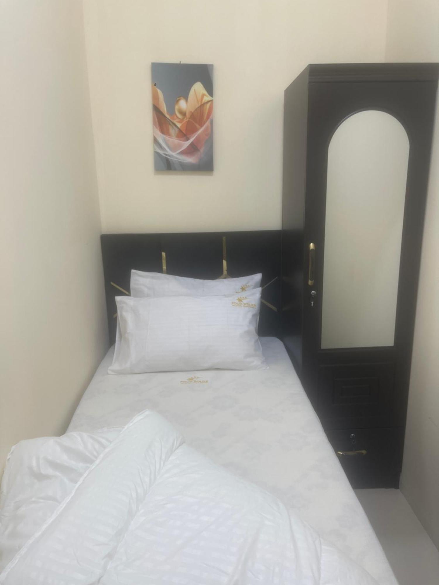 Four Stars Hostel Дубай Экстерьер фото