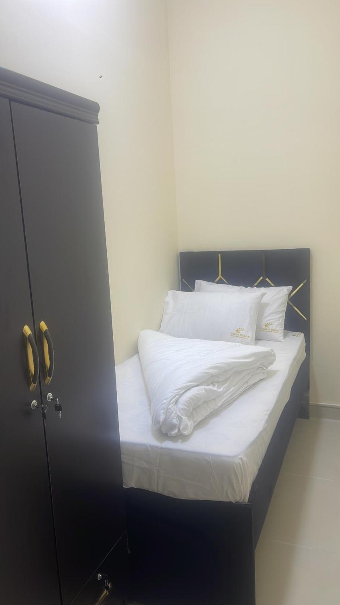 Four Stars Hostel Дубай Экстерьер фото
