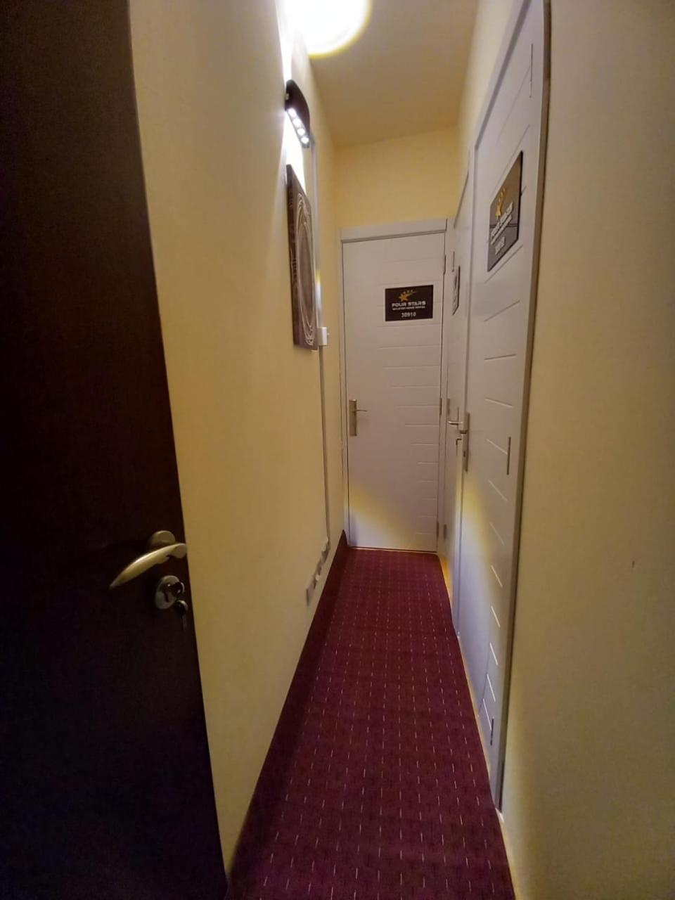 Four Stars Hostel Дубай Экстерьер фото