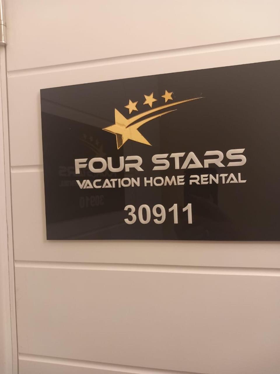 Four Stars Hostel Дубай Экстерьер фото