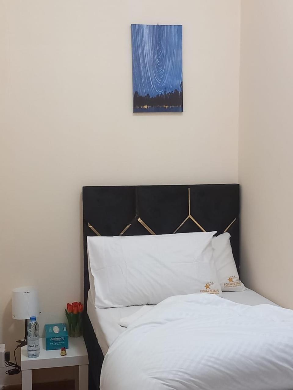 Four Stars Hostel Дубай Экстерьер фото