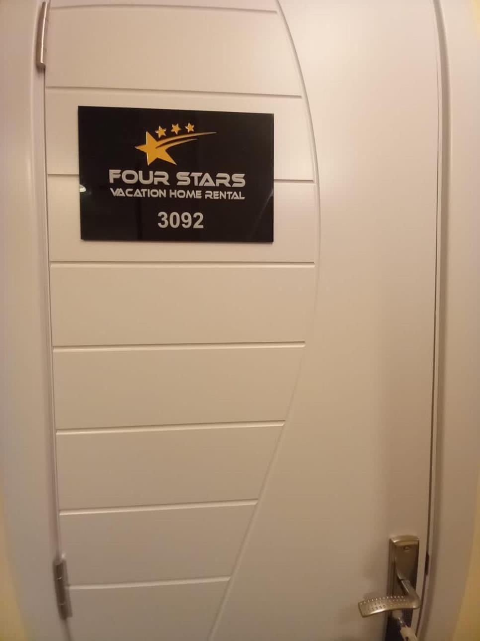 Four Stars Hostel Дубай Экстерьер фото