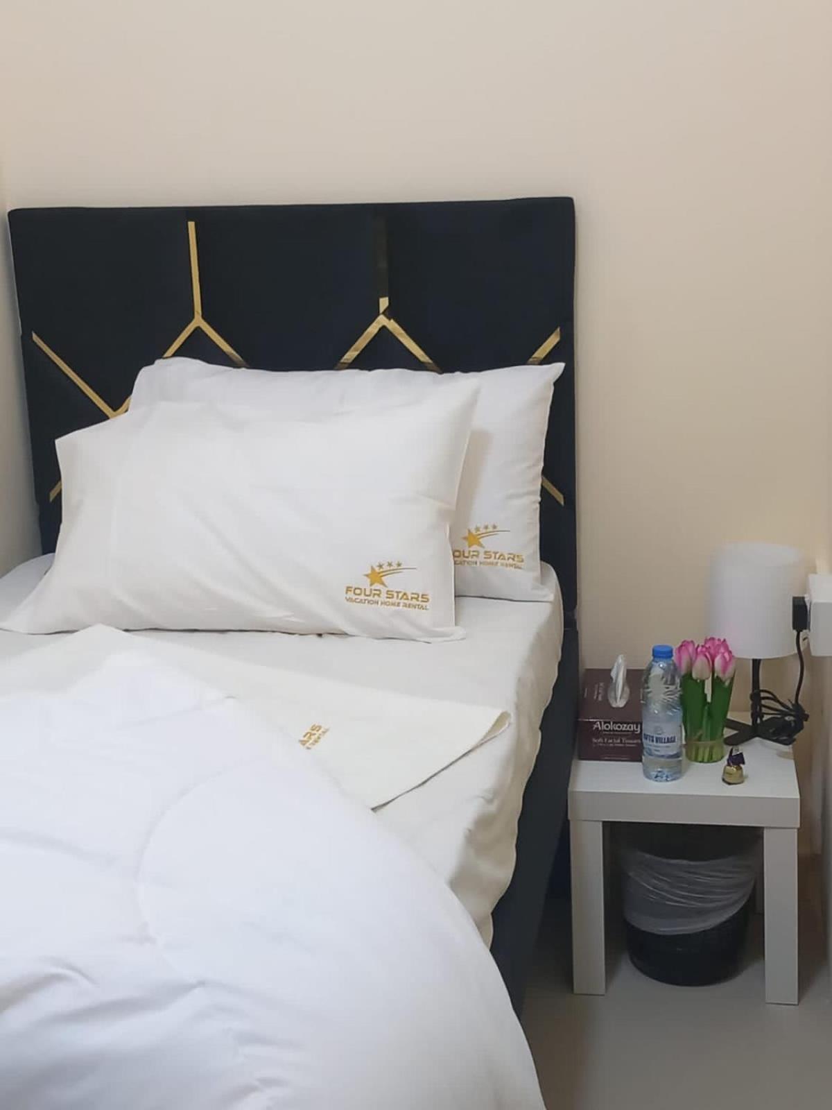 Four Stars Hostel Дубай Экстерьер фото
