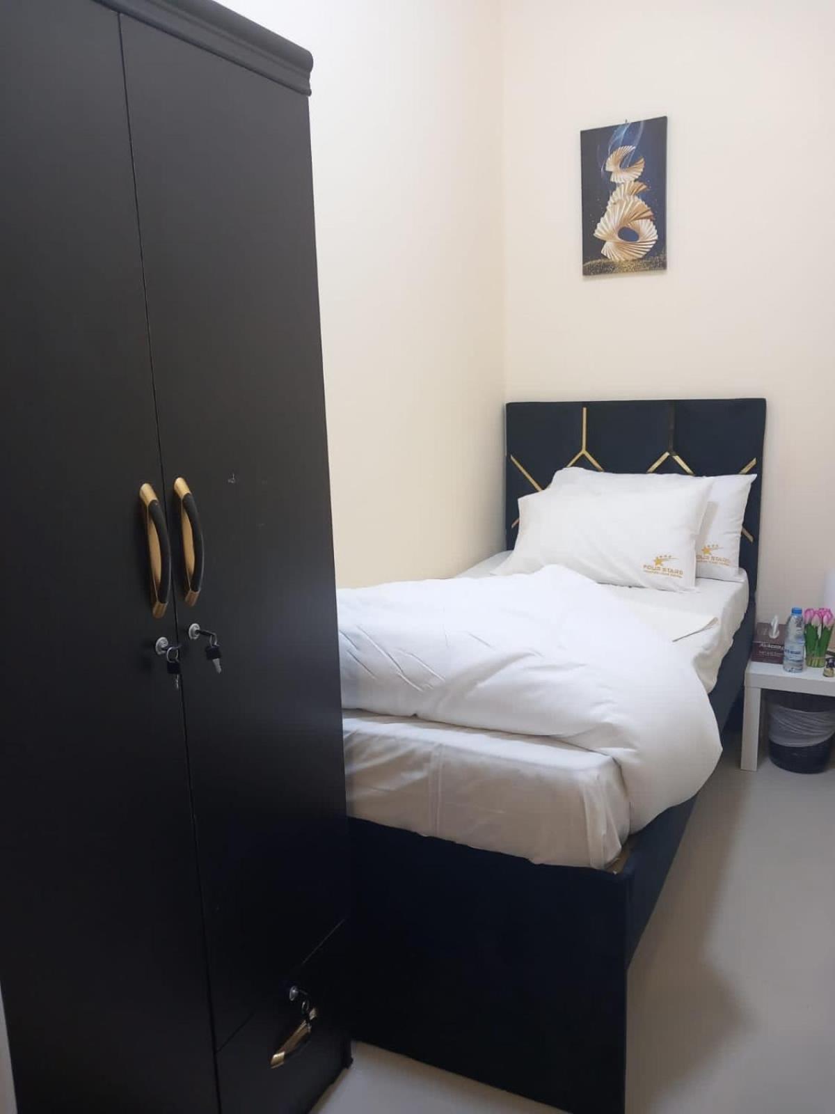 Four Stars Hostel Дубай Экстерьер фото