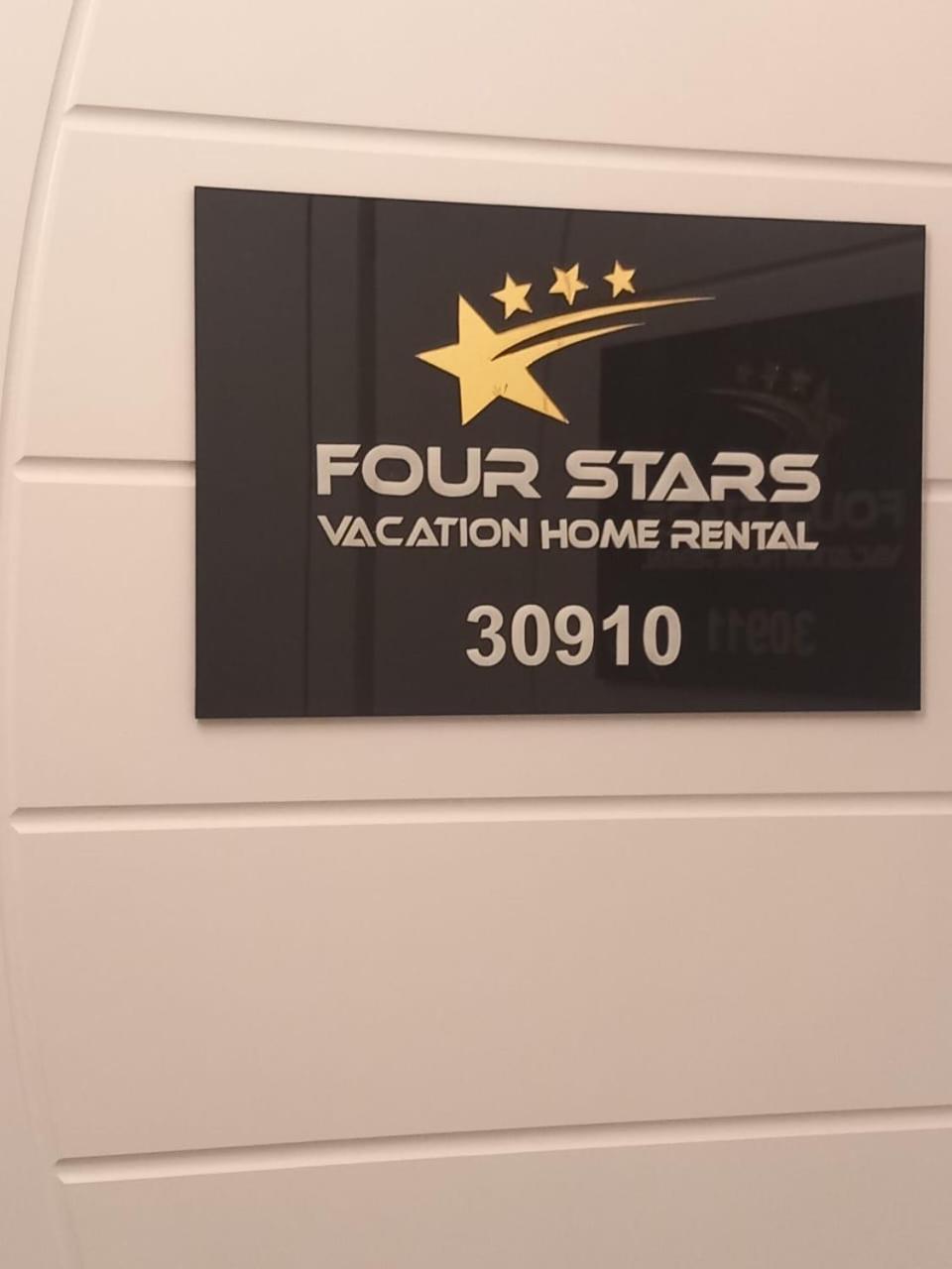 Four Stars Hostel Дубай Экстерьер фото
