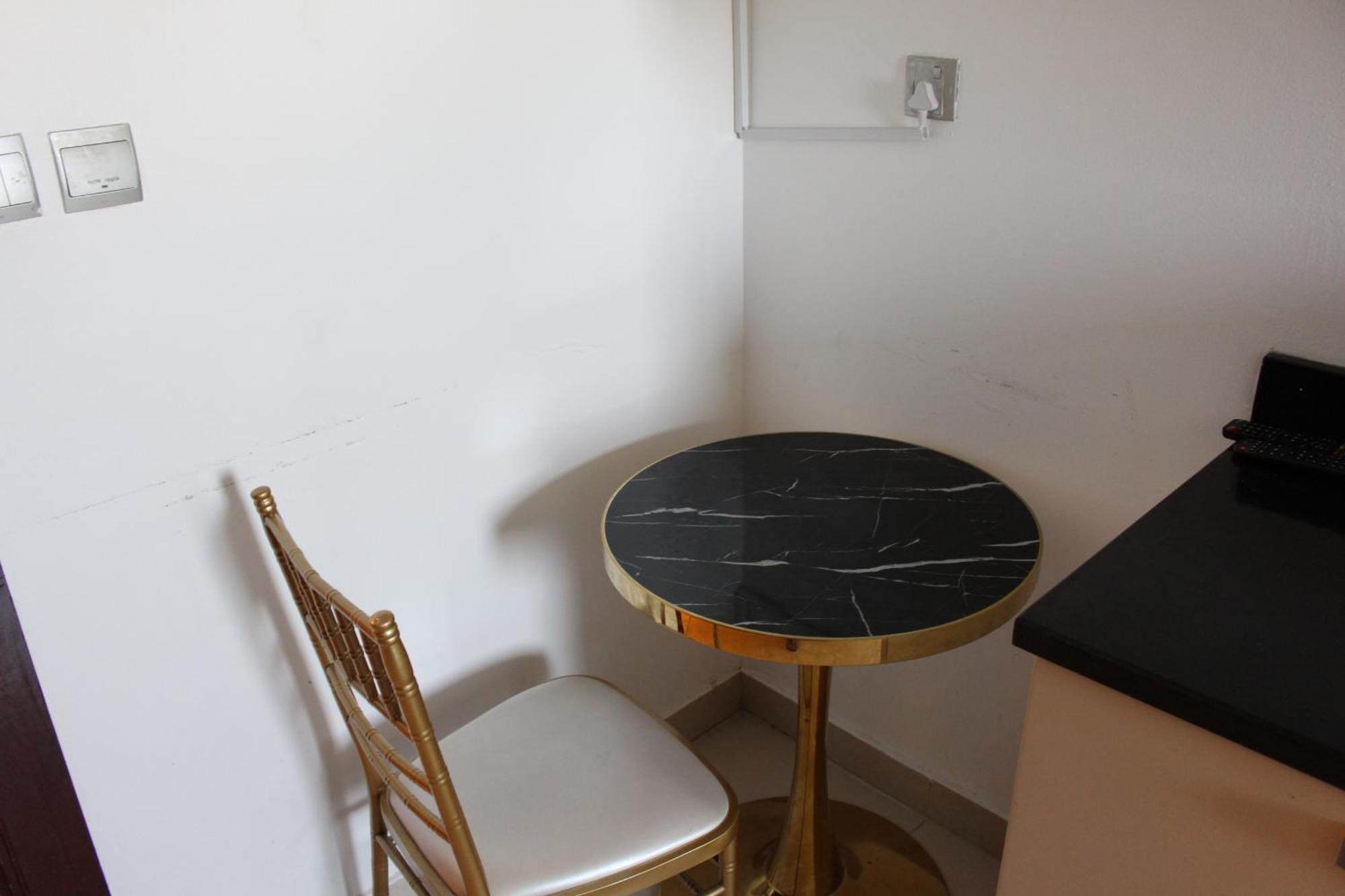 Four Stars Hostel Дубай Экстерьер фото