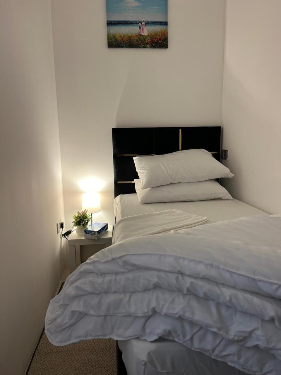 Four Stars Hostel Дубай Экстерьер фото